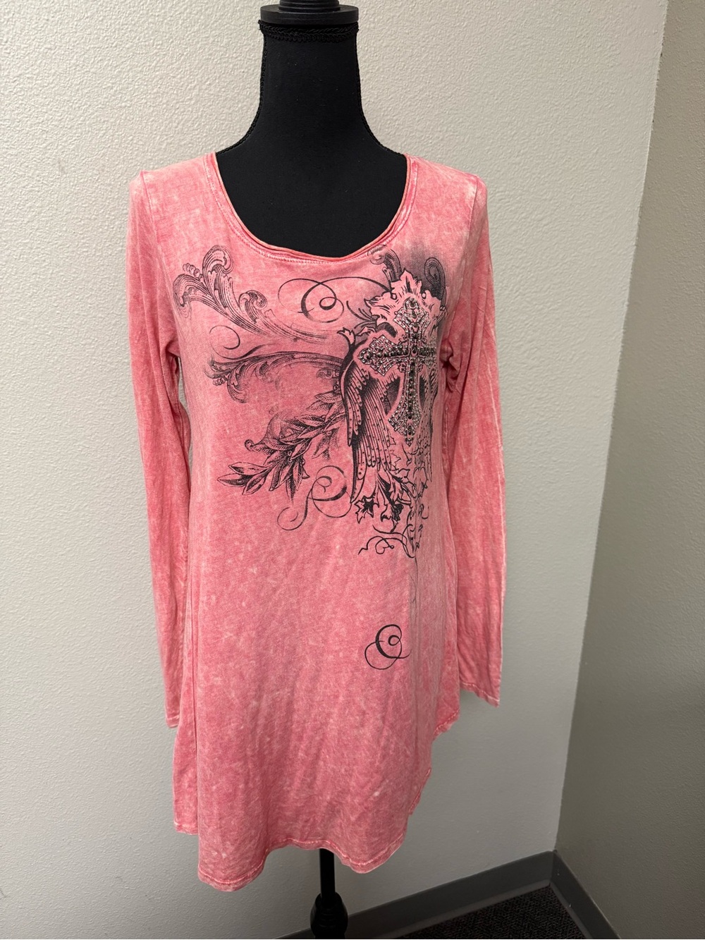 T Party Coral Cross Graphic Rhinestone Tunic Top M Boho Western Boutique Chic - Picture 2 of 10